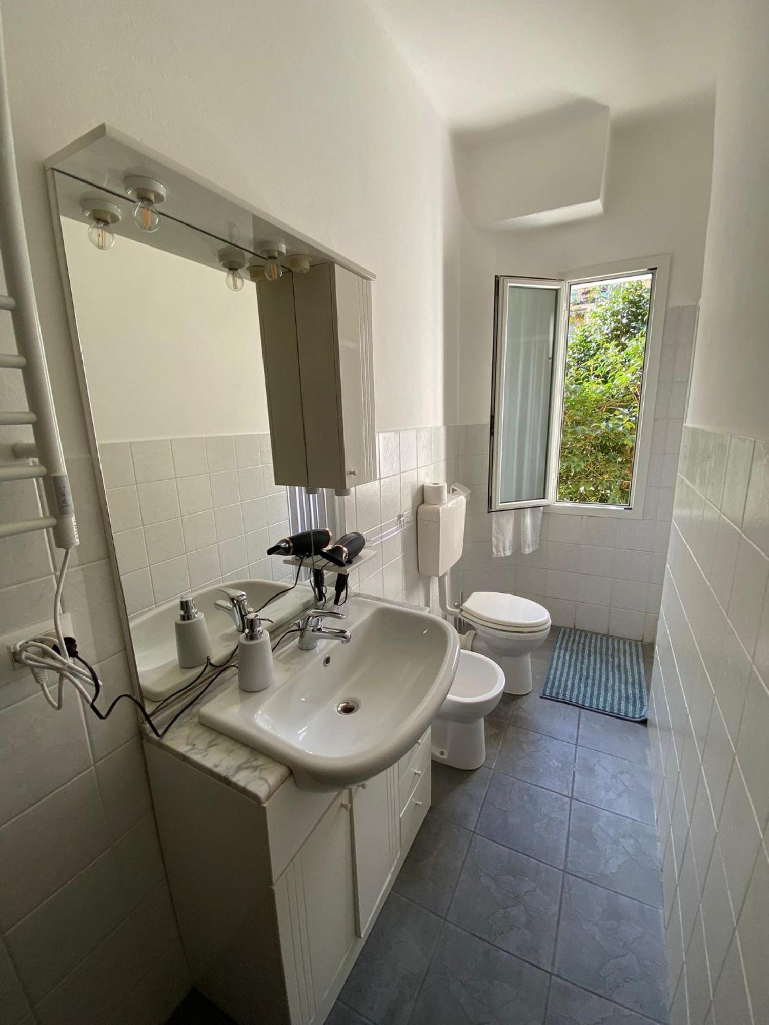 Right Bank House Villa Imperia Exterior photo